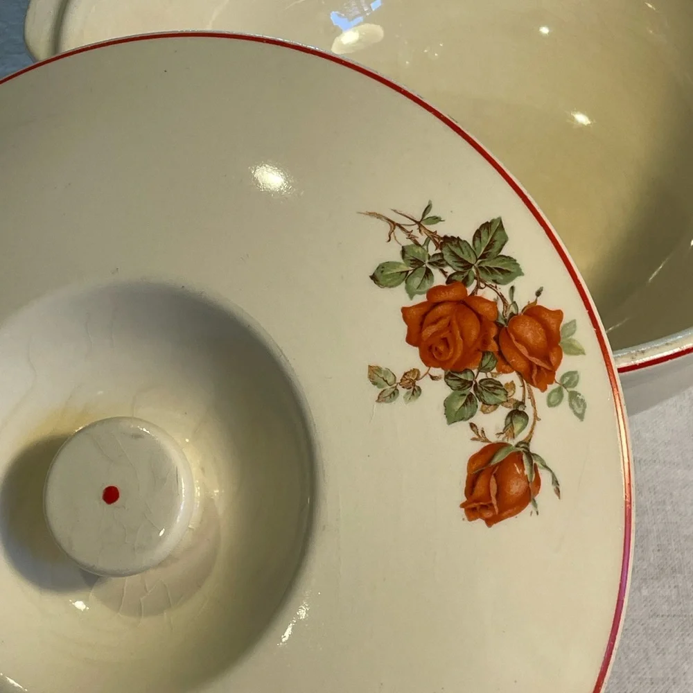 Vintage Casserole Dish Round Covered.Ceramic Made In USA.Universal Cambridge